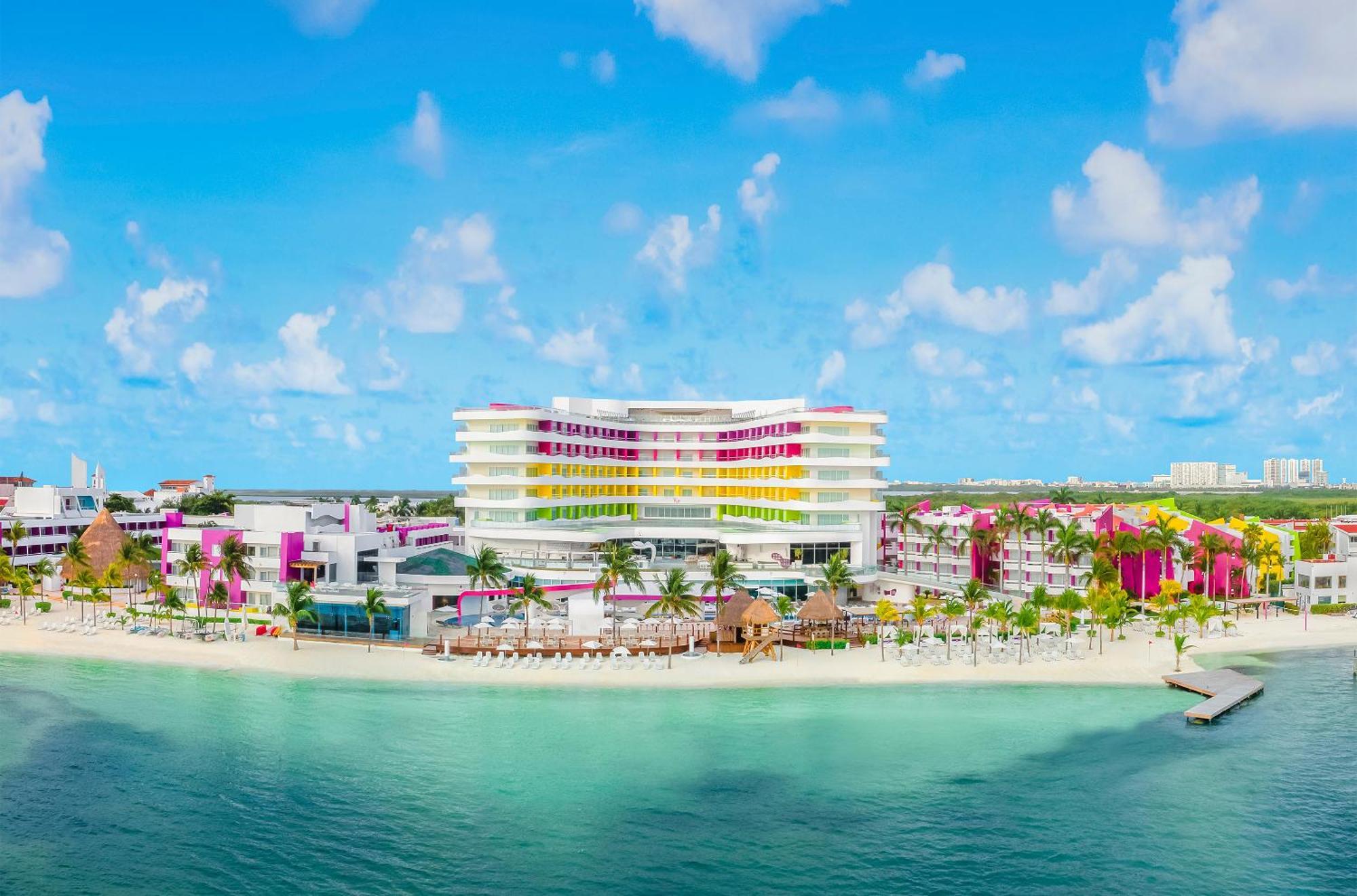Temptation At The Tower Cancun Resort (Adults Only) Exterior photo
